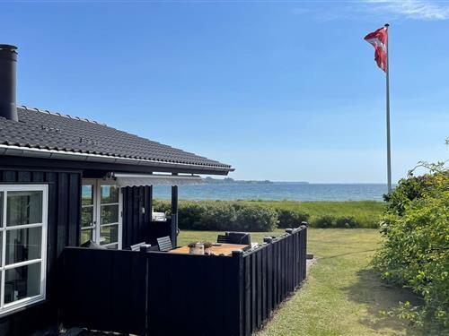 Sommerhus - 8 personer -  - Ved Kysten - Vemmingbund - 6310 - Broager