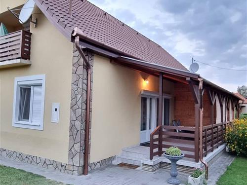 Fritidshus - 6 personer -  - Balatonmariafurdo - 8647