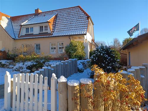 Holiday Home/Apartment - 4 persons -  - Strandstraße - 18347 - Wustrow