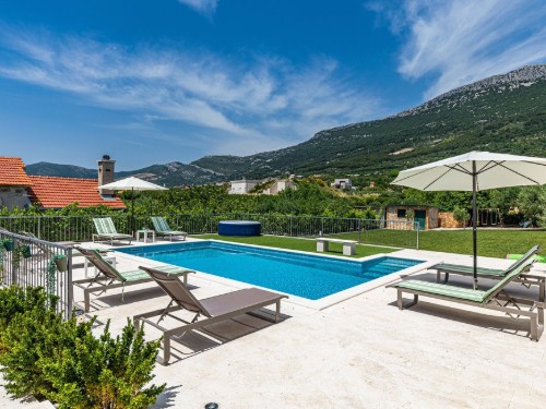 Feriehus - 7 personer -  - Svih Svetih - Trogir-Kastel Luksic - 21215 - Kastel Luksic