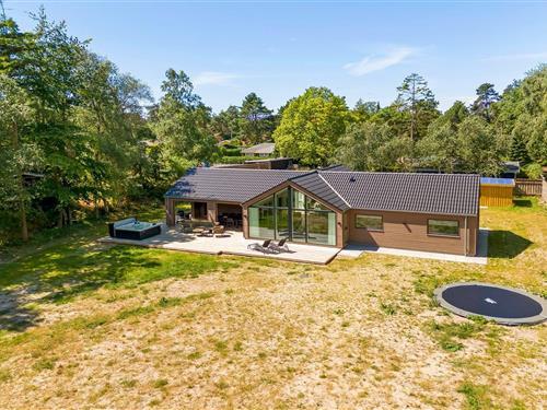 Fritidshus - 8 personer -  - Vedbendvej - Marielyst - 4873 - Væggerløse