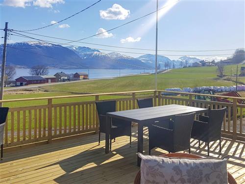 Holiday Home/Apartment - 7 persons -  - Kverneveien - 6530 - Averøy