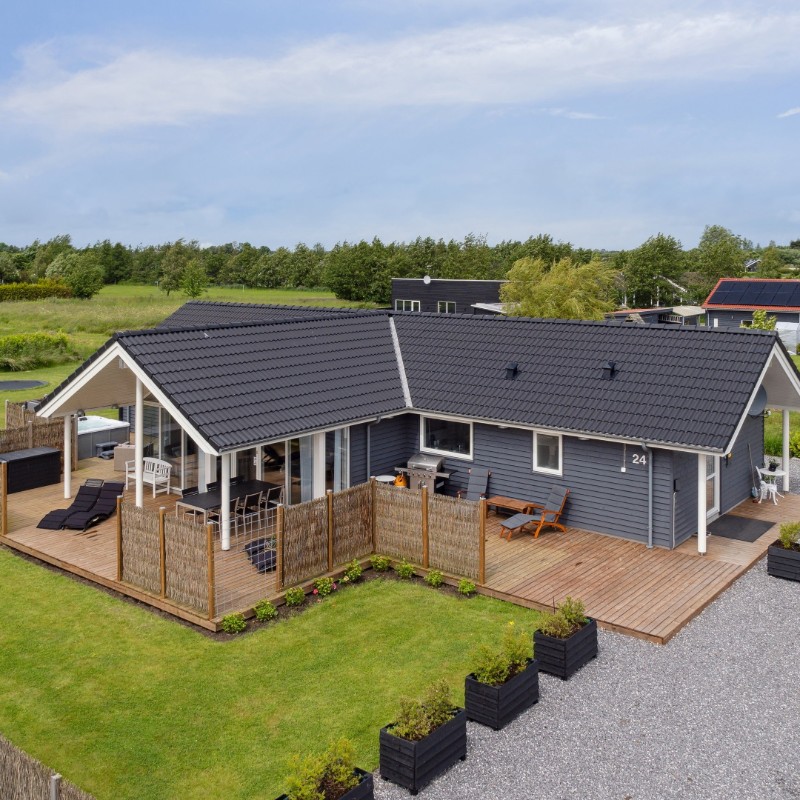 Sommerhus - 10 personer -  - Blommestien - 4872 - Idestrup