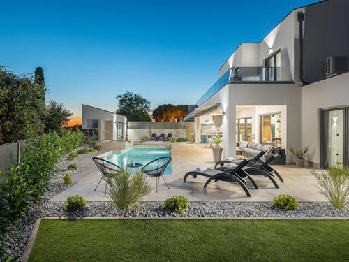 Holiday home - 9 persons -  - Dracice bb - 52100 - Banjole