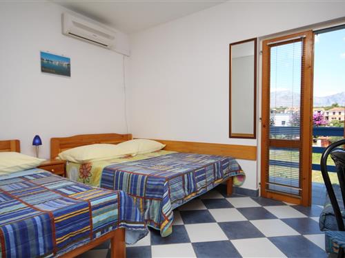 Holiday Home/Apartment - 3 persons -  - Sucuraj - 21469 - Sucuraj