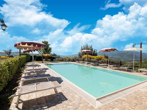 Bondehus - 9 personer -  - 61043 - Cagli