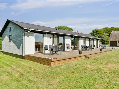 Ferielejlighed - 4 personer -  - Strandvejen 164, st. th. "Hammershus" - 3700 - Rønne