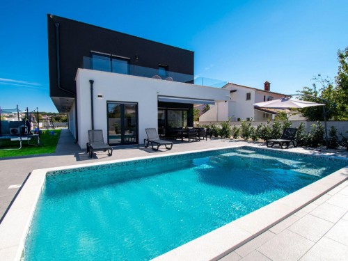 Holiday home - 8 persons -  - 52212 - Pula