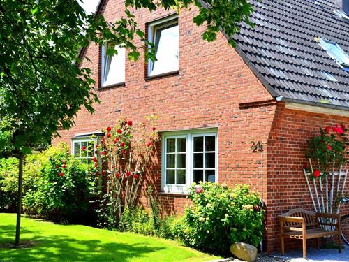 Holiday Home/Apartment - 4 persons -  - Jaardenhuug - 25938 - Utersum