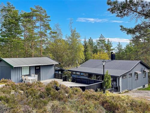  - 10 personer -  - Buerskogen - 1766 - Halden