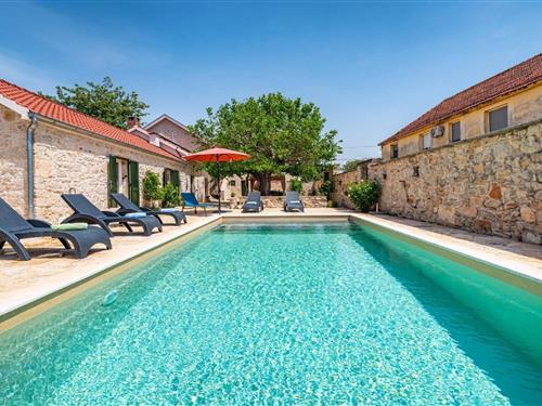 Holiday home - 8 persons -  - 23420 - Podlug