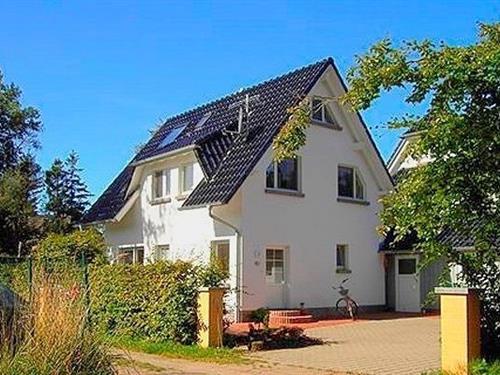 Holiday Home/Apartment - 4 persons -  - Strandwiese - 18374 - Zingst