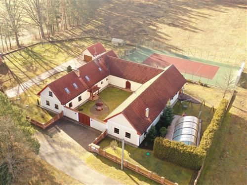 Sommerhus - 10 personer -  - Halamky - 378 06