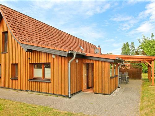 Holiday Home/Apartment - 4 persons -  - Am Sportplatz - 17209 - Zislow