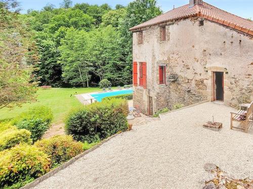 Holiday home - 8 persons -  - Haut Combiers - 24800 - St Paul La Roche