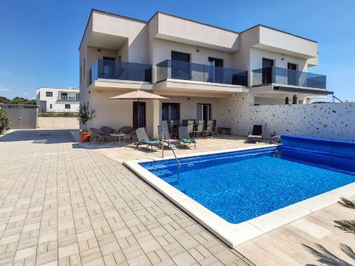Holiday home - 7 persons -  - Fazanska cesta - 52100 - Pula