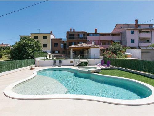 Holiday home - 12 persons -  - Kuntrada - 52212 - Pula