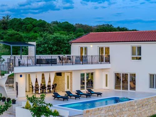 Holiday home - 8 persons -  - 23000 - Briševo