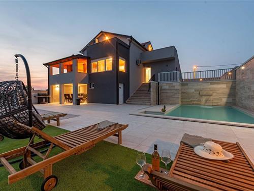 Holiday home - 10 persons -  - 23420 - Benkovacko Selo