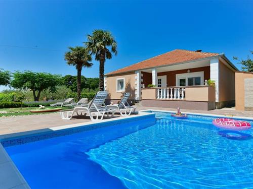 Holiday home - 7 persons -  - 23420 - Benkovac