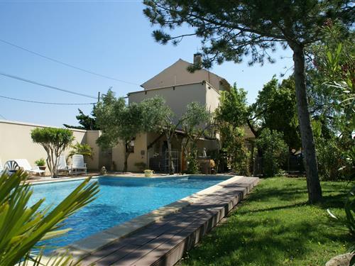 Holiday home - 14 persons -  - 84420 - Piolenc