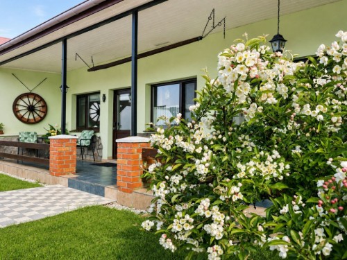 Fritidshus - 6 personer -  - Waldrand, PKW-Stellplatz, Grillplatz, ruhige Lage im Garten - 18233 - Neubukow