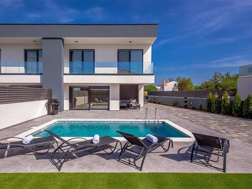 Sommerhus - 8 personer -  - Zatonskih stanova - 23232 - Nin