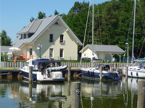 Holiday Home/Apartment - 7 persons -  - Hafenstr. 8a, große Terrasse, Seeblick, Carport, eingezäunt - 17459 - Ückeritz