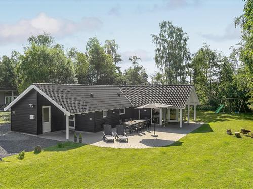 Sommerhus - 14 personer -  - Bæverstien - Marielyst - 4873 - Væggerløse