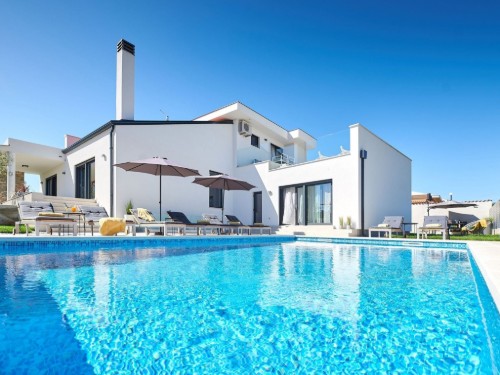 Holiday home - 8 persons -  - Dorina - 52460 - Kastel