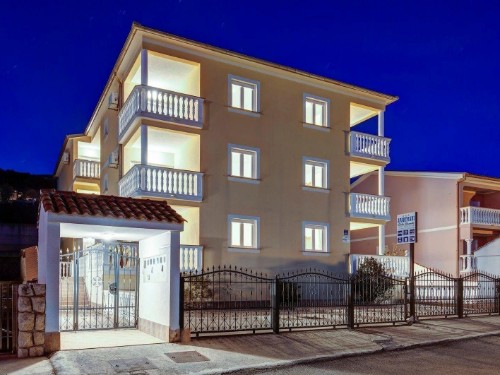 Holiday apartment - 3 persons -  - Milovana Muzevica - 51265 - Dramalj
