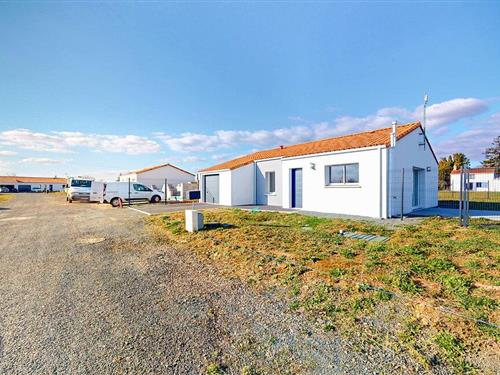 Holiday home - 6 persons -  - Rue les Musiciens - 85400 - Les Magnils-Reigniers