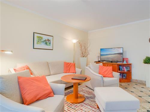 Holiday Home/Apartment - 5 persons -  - Strandpromenade - 18609 - Binz