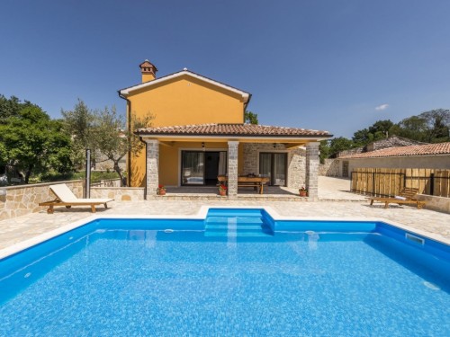 Holiday home - 8 persons -  - Kloštar - 52450 - Kloštar