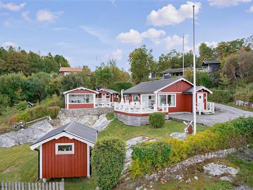 Semesterhus/Semesterlägenhet - 8 personer -  - Skaverödsvägen - 451 95 - Uddevalla