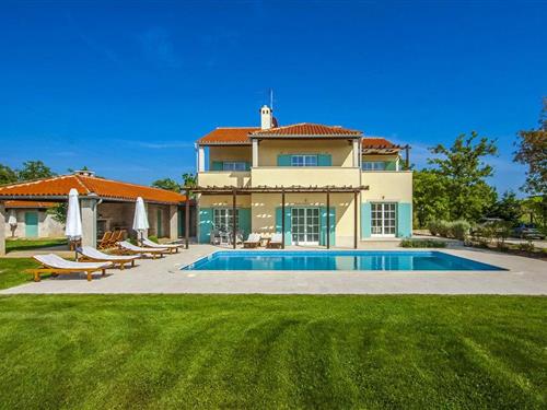 Sommerhus - 9 personer -  - Butkovici - 52342 - Butkovici