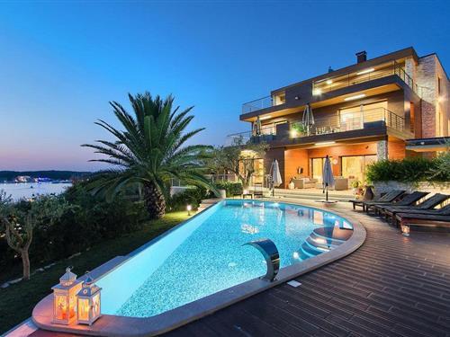 Holiday home - 12 persons -  - VII Ogranak - 52100 - Pula