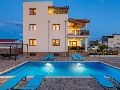 Feriehus - 10 personer -  - Damira Tomljanovica Gavr. - Starigrad Paklenica - Seline - 23244 - Seline