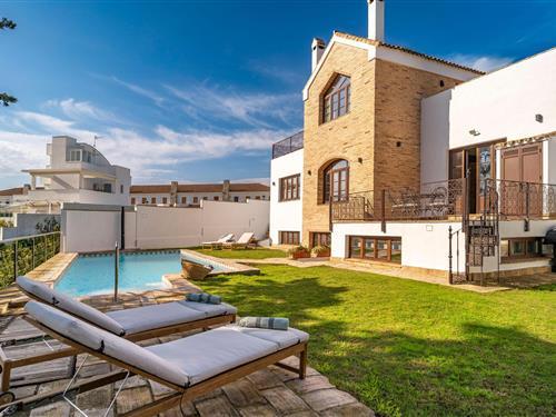 Holiday home - 15 persons -  - Avenida de Extremadura - 11149 - Conil De La Frontera