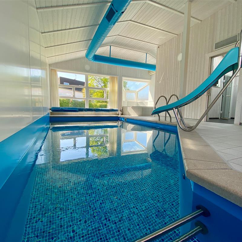 Sommerhus - 12 personer -  - Strandpark - 24398 - Brodersby