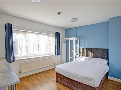 Hotel - 3 persons -  - LE12 5JB - Loughborough