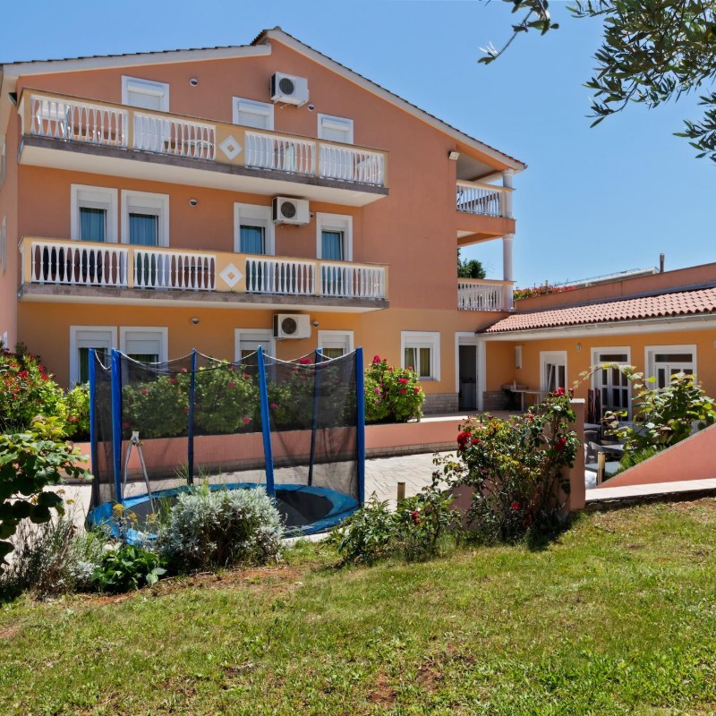 Mobilehome - 6 personer -  - 52100 - Banjole