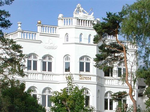 Holiday Home/Apartment - 5 persons -  - Strandpromenade - 18609 - Binz