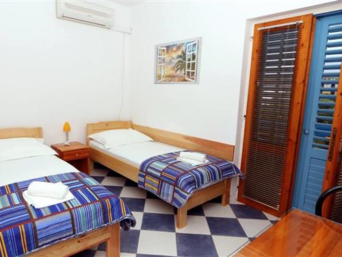 Holiday Home/Apartment - 2 persons -  - Sucuraj - 21469 - Sucuraj