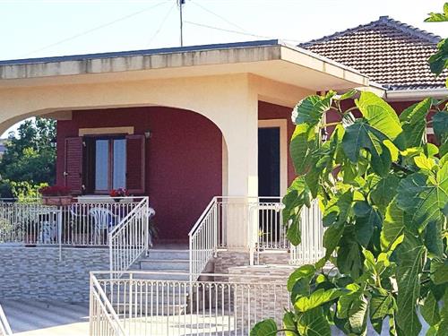 Holiday Home/Apartment - 6 persons -  - Via delle Margherite, - 95019 - Zafferana Etnea