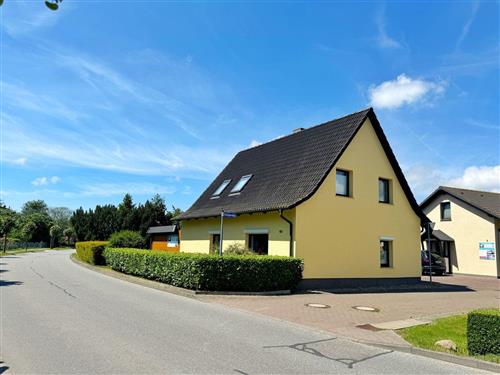 Holiday Home/Apartment - 5 persons -  - Dorfstraße - 18556 - Breege