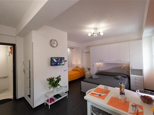 Holiday Home/Apartment - 3 persons -  - Aurelio Saffi 33 angolo Via della Repubblica - 97016 - Pozzallo