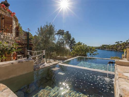 Holiday home - 6 persons -  - Smrka - Brac-Nerezisca - 21400 - Nerezisca