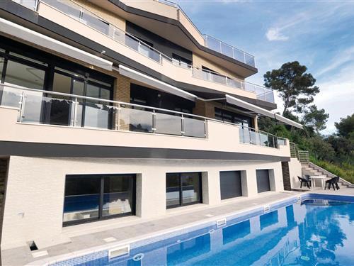 Holiday home - 12 persons -  - Pirineos - 08398 - Santa Susanna