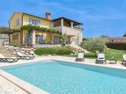 Villa - 9 personer -  - 52448 - Sveti Lovrec